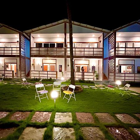 מוריג'ים White Turtle Hotel מראה חיצוני תמונה